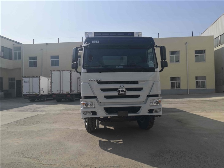 New Sinotruk HOWO 6×4 Refrigerated Truck